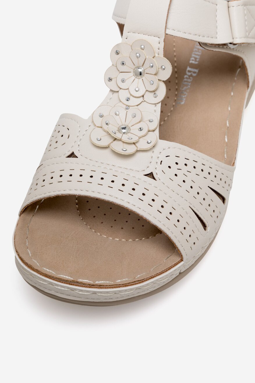 
                Clara Barson - Sandały na koturnie - 5905588580454