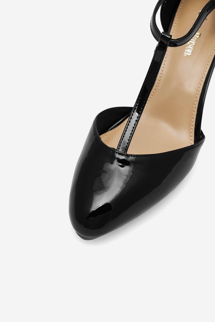 
                Körömcipő Clara Barson FEKETE - 5905588307518