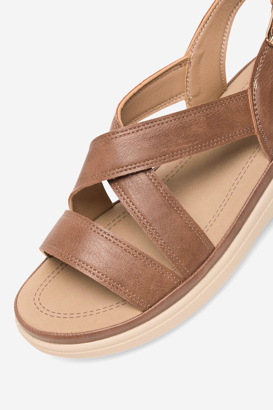 
                Clara Barson - Sandały na koturnie - 5905588589655