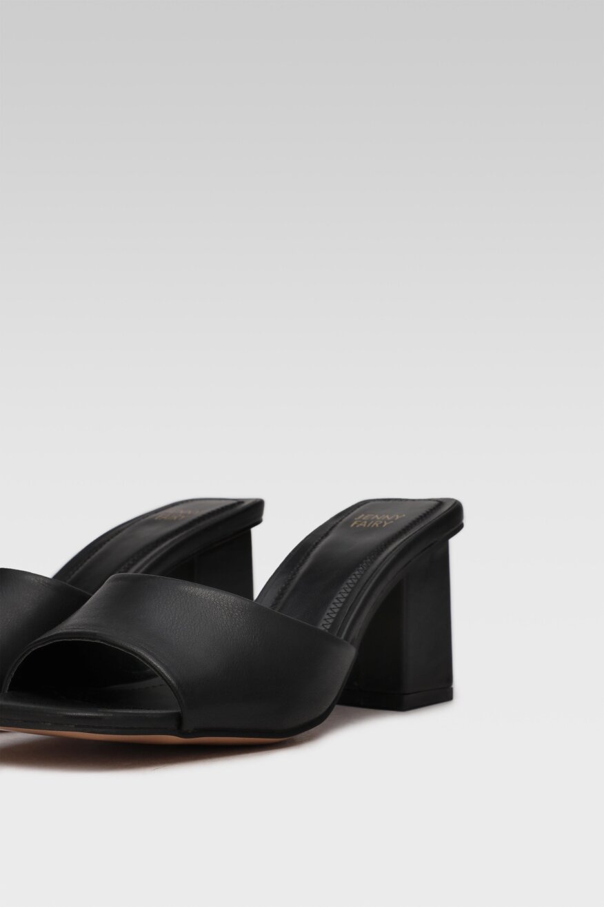 
                Jenny Fairy - Klapki na obcasie czarne - 5903698488905