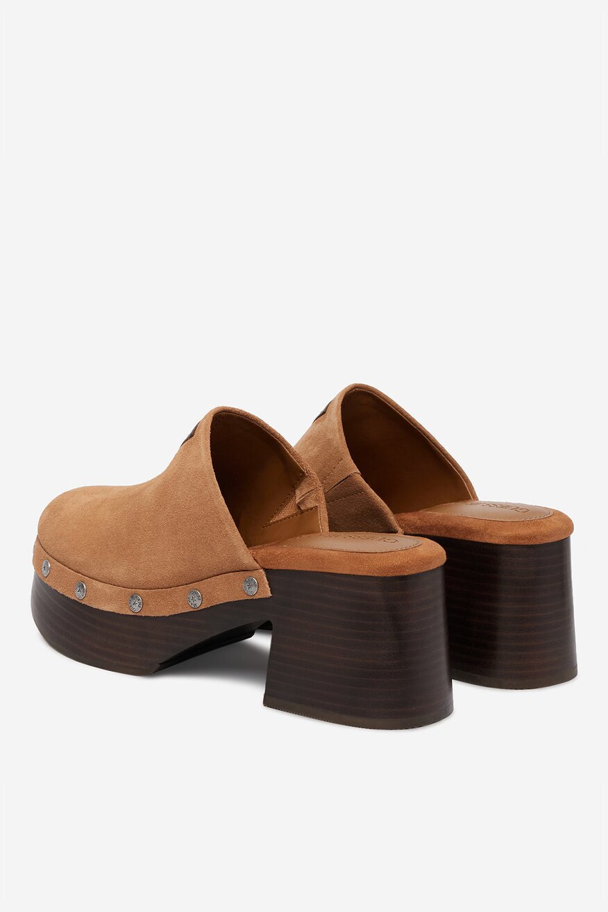 
                GUESS JEANS - Klapki skórzane - 5907964055792