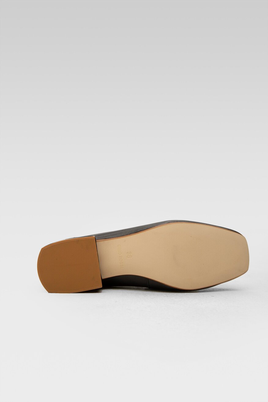 Gino Rossi - Loafersy skórzane z łańcuchem - 5904248293574