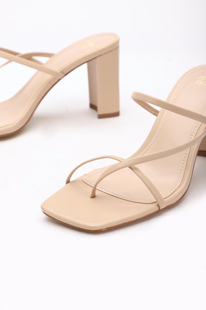 
                Jenny Fairy - Klapki na obcasie beżowe - 5903698488219