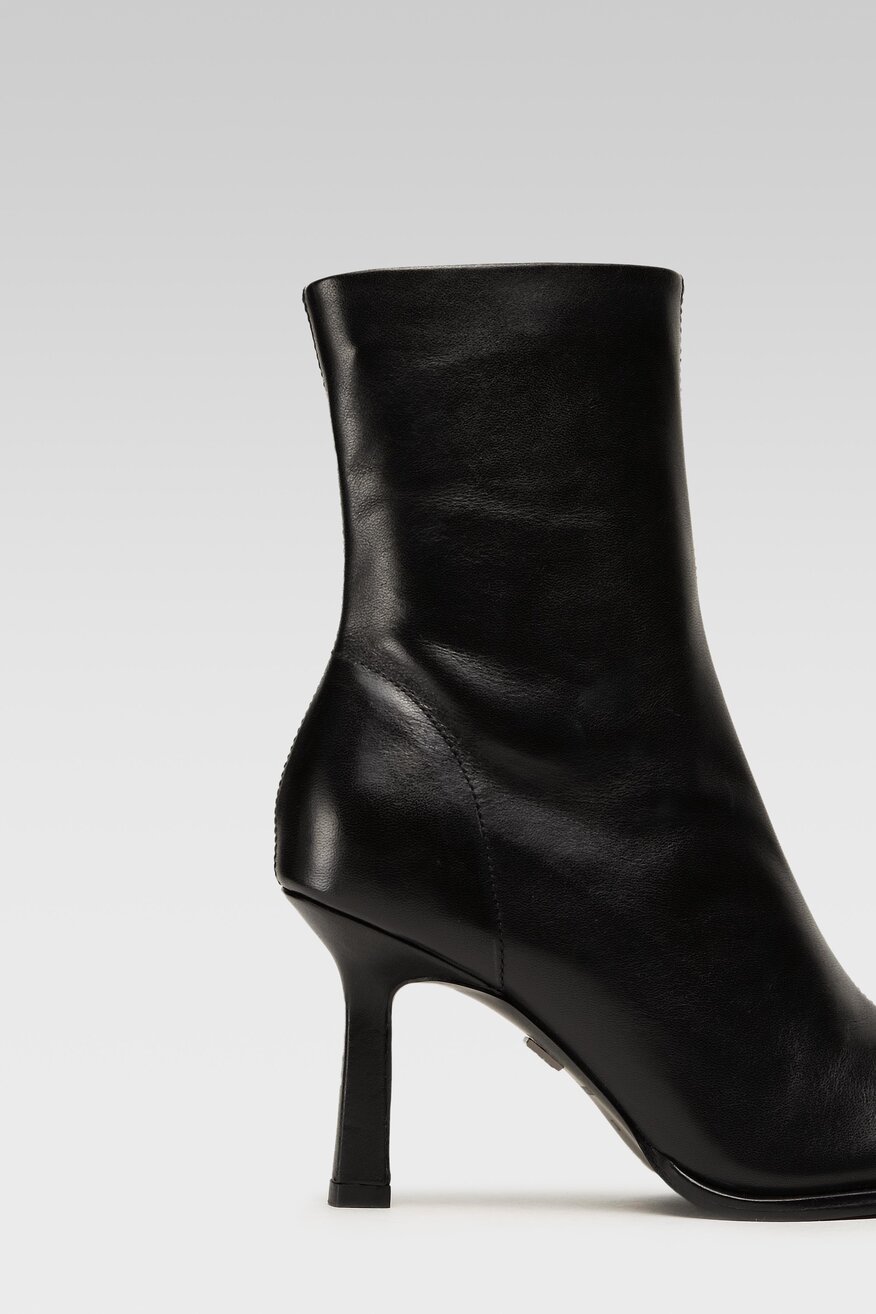 
                Bokacsizma Gino Rossi FEKETE - 5904862270227