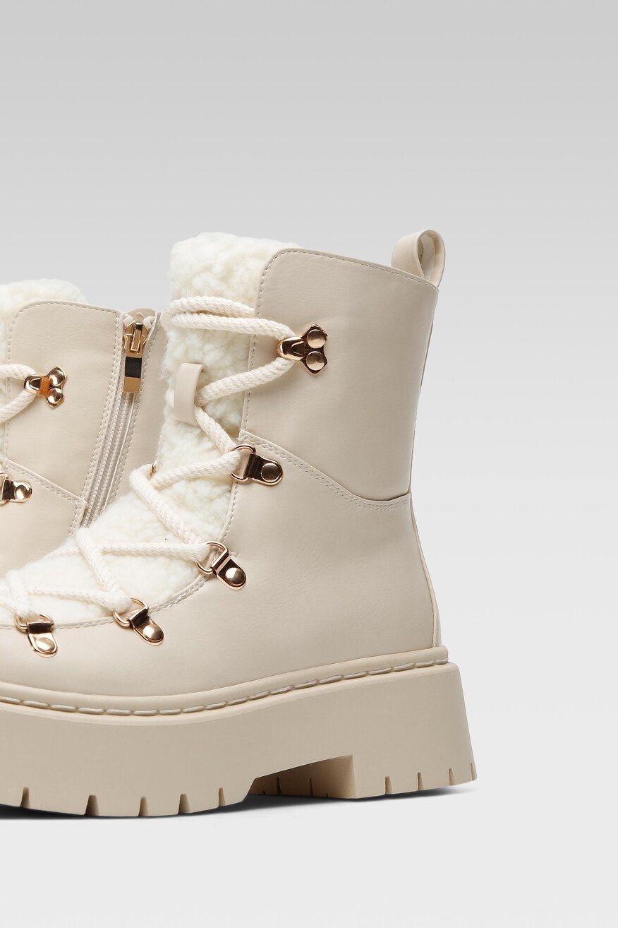 
                DeeZee - Botki beżowe - 5904862160801