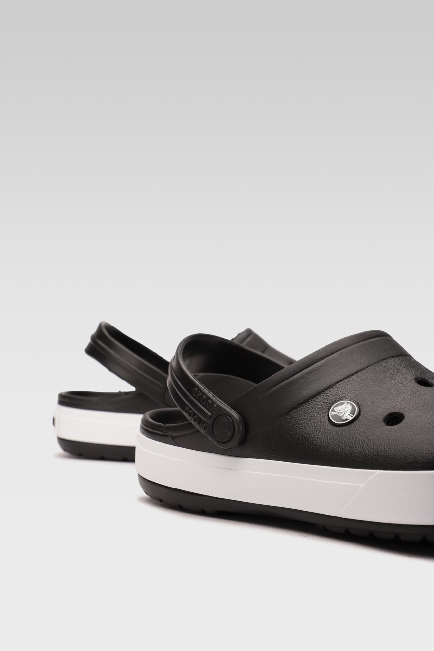 Crocs - Klapki basenowe czarne - 5903698375755