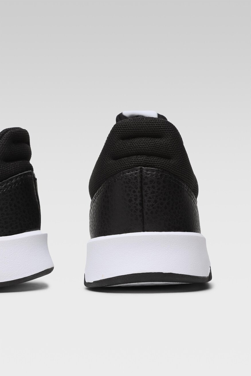 
                Sportska obuća ADIDAS CRNA - 5904862421186