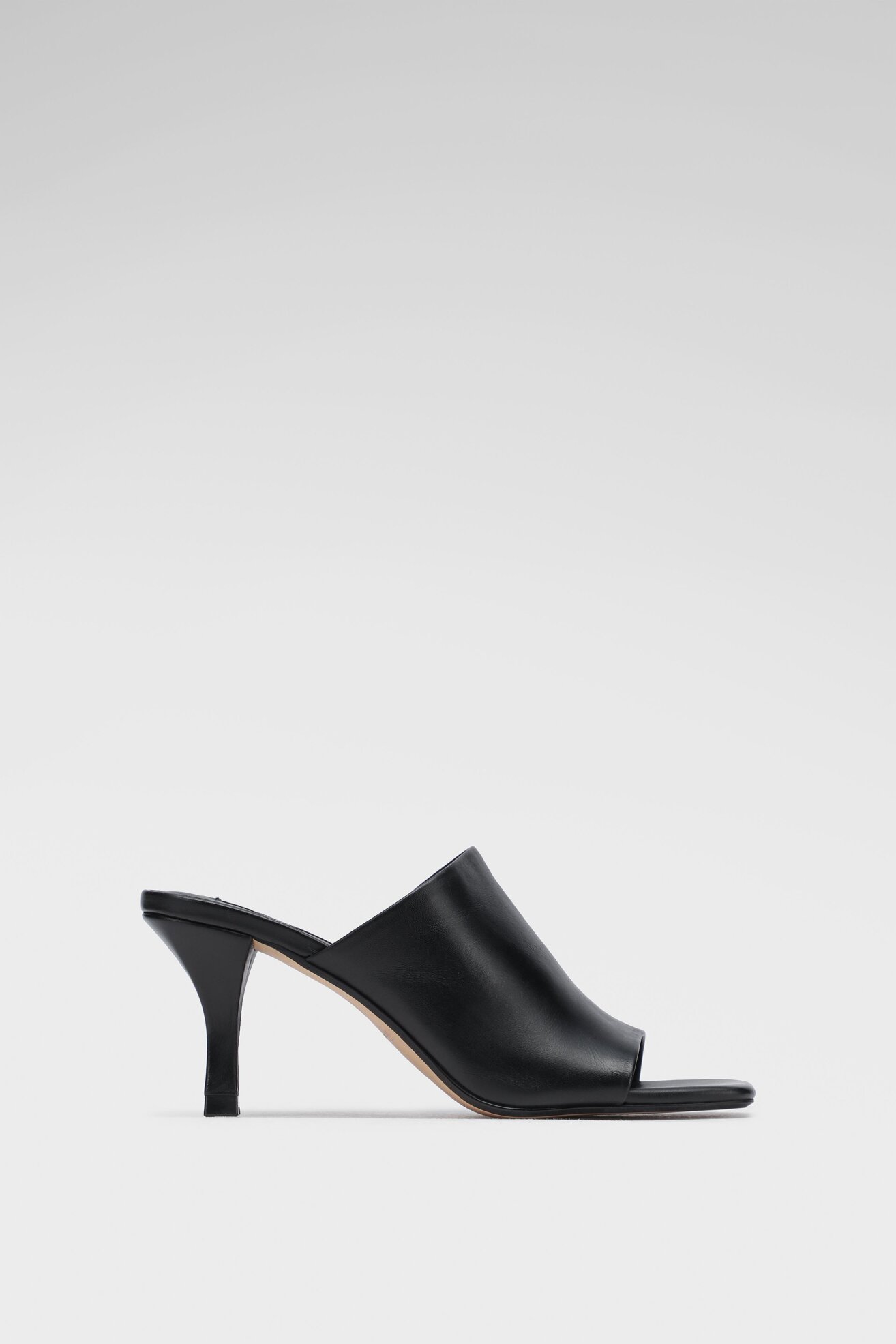 Klapki Gino Rossi 120AL0428 Czarny