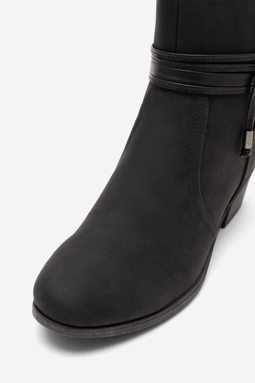 
                Kratke čizme Clara Barson CRNA - 5905588801122