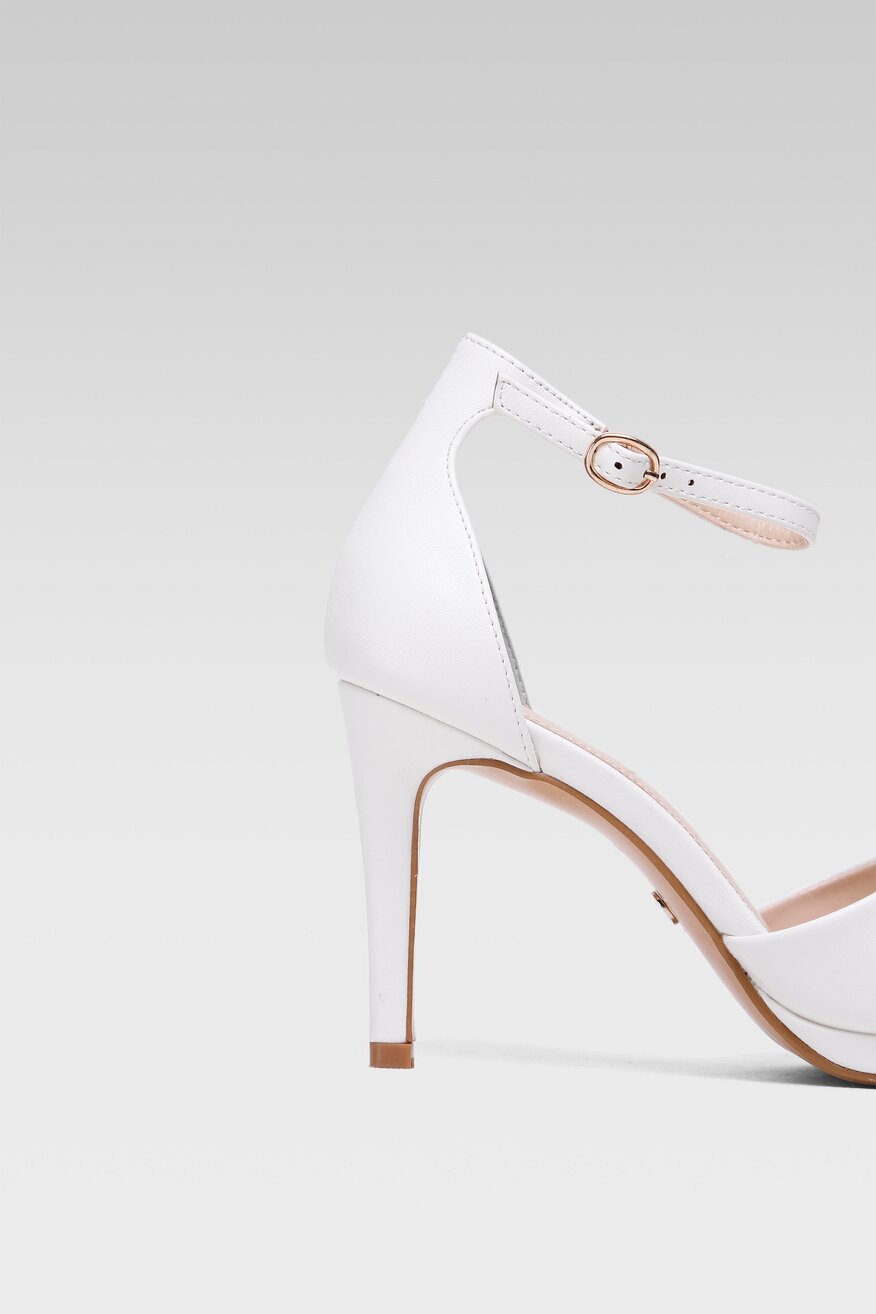 
                Quazi - Sandały na obcasie - 5904248338831