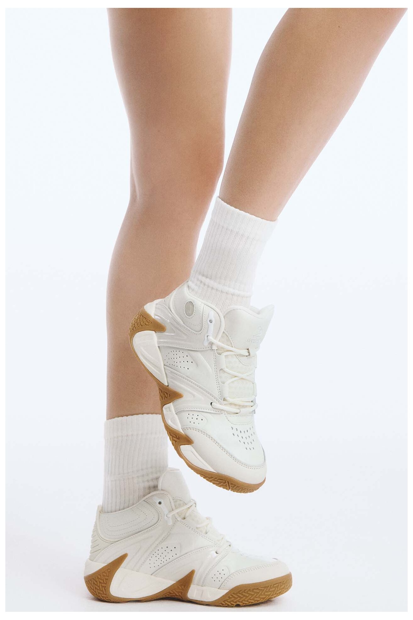 Sportcipő SHAQ CEO-DEVASTATOR AQ95010W-CW BÉZS