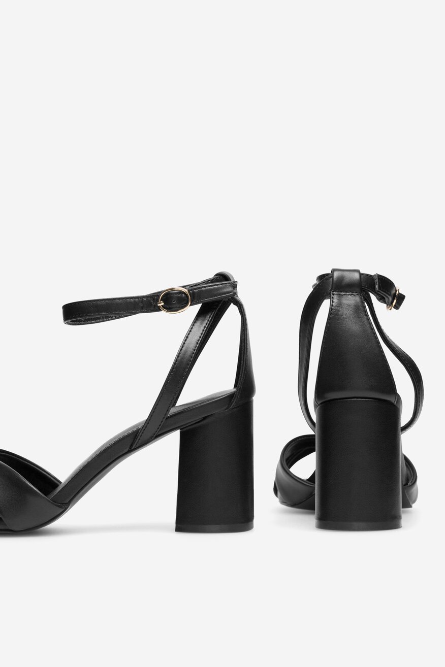 
                Сандали Sergio Bardi ЧЕРЕН - 5905588349990