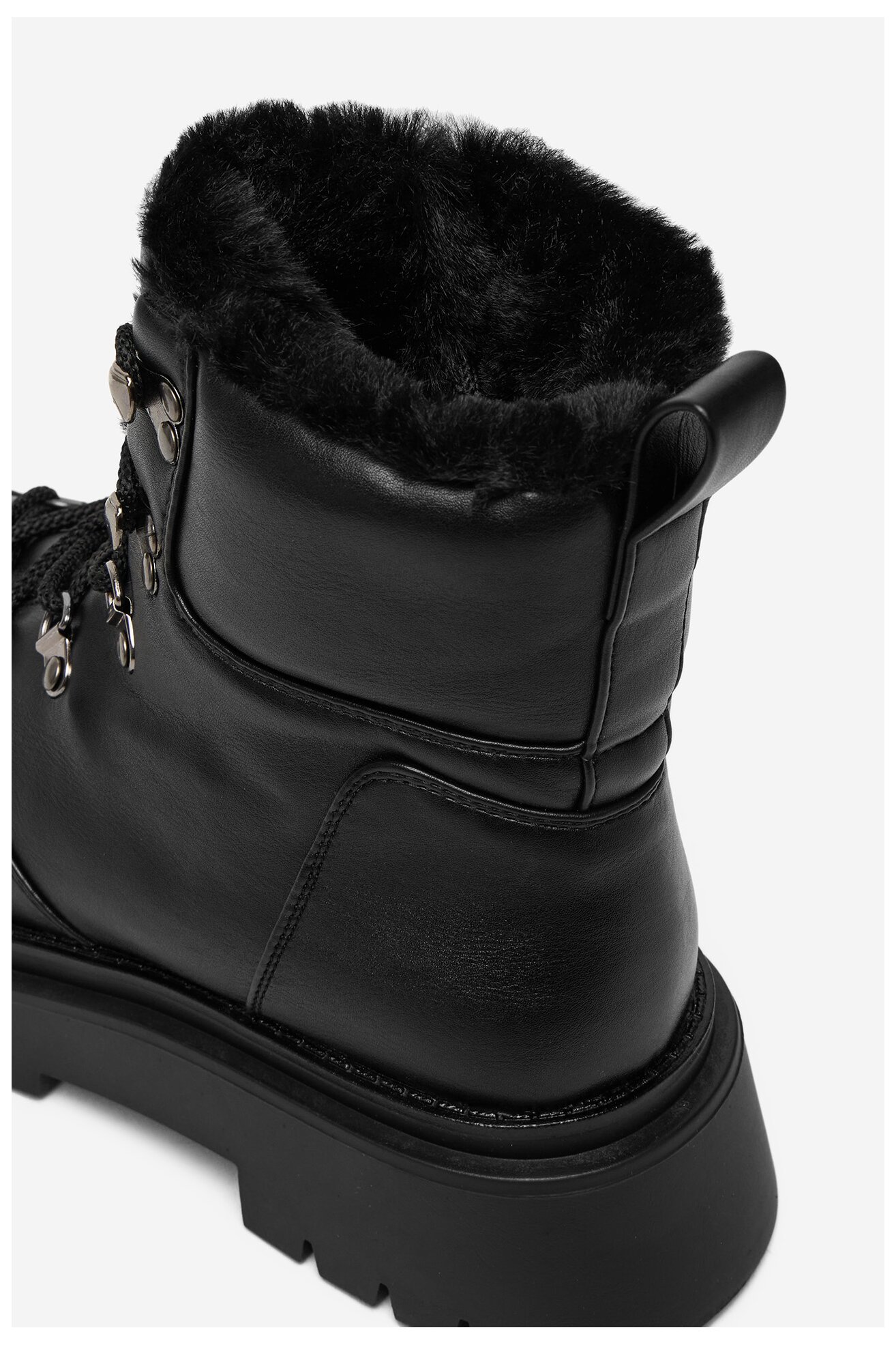 Šněrovací vyšší obuv DeeZee 13116-4 ČERNÁ