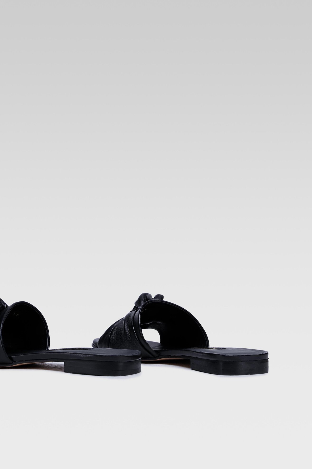 Klapki Gino Rossi KARO-08 Czarny