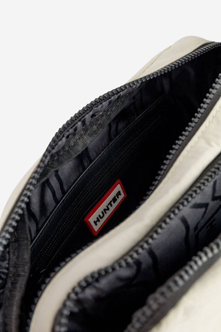 
                HUNTER - Średnia torebka crossbody - 5905588831099