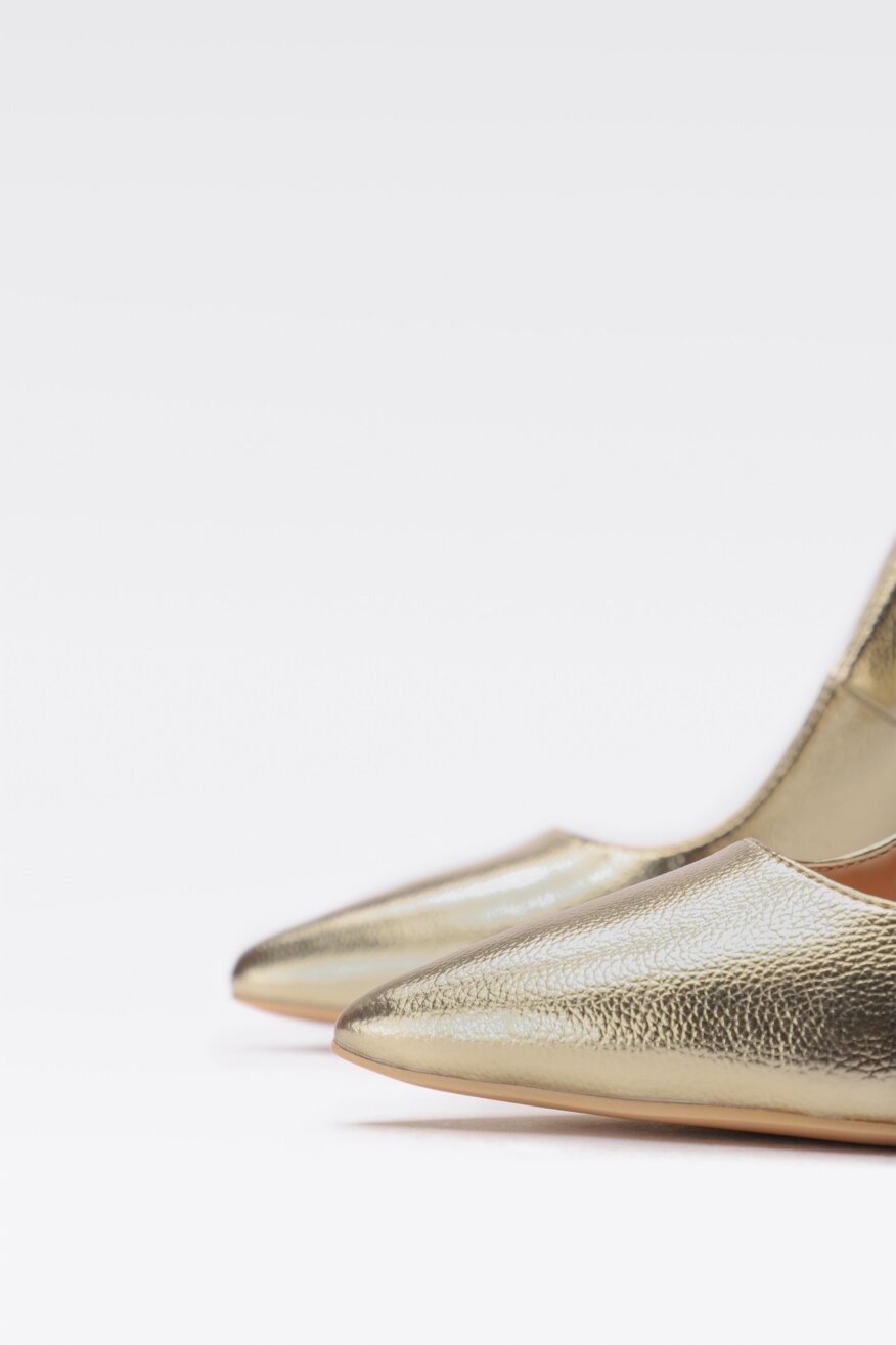 
                DeeZee - Czółenka na obcasie w szpic - 5903698261072