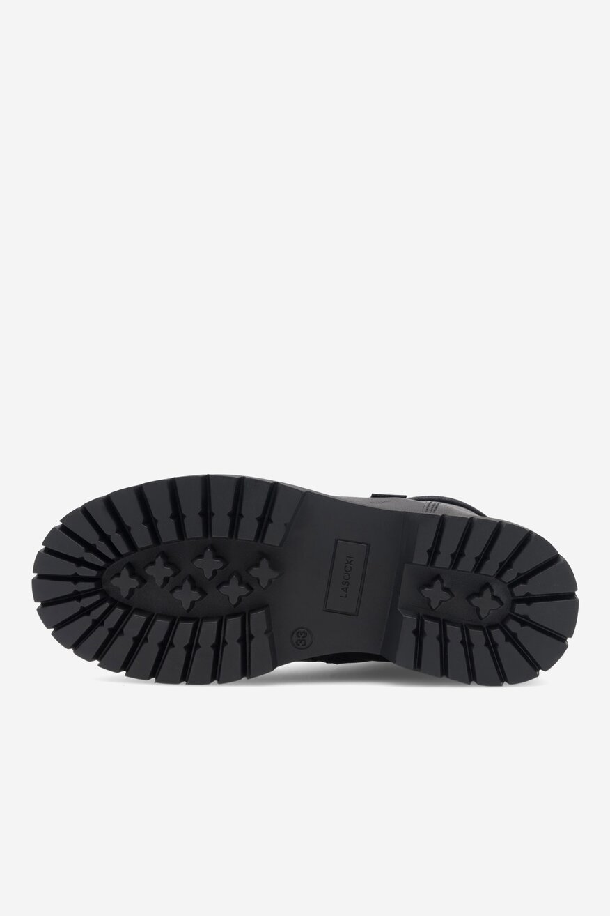 
                Šněrovací vyšší obuv Lasocki Young ČERNÁ - 5905588117087