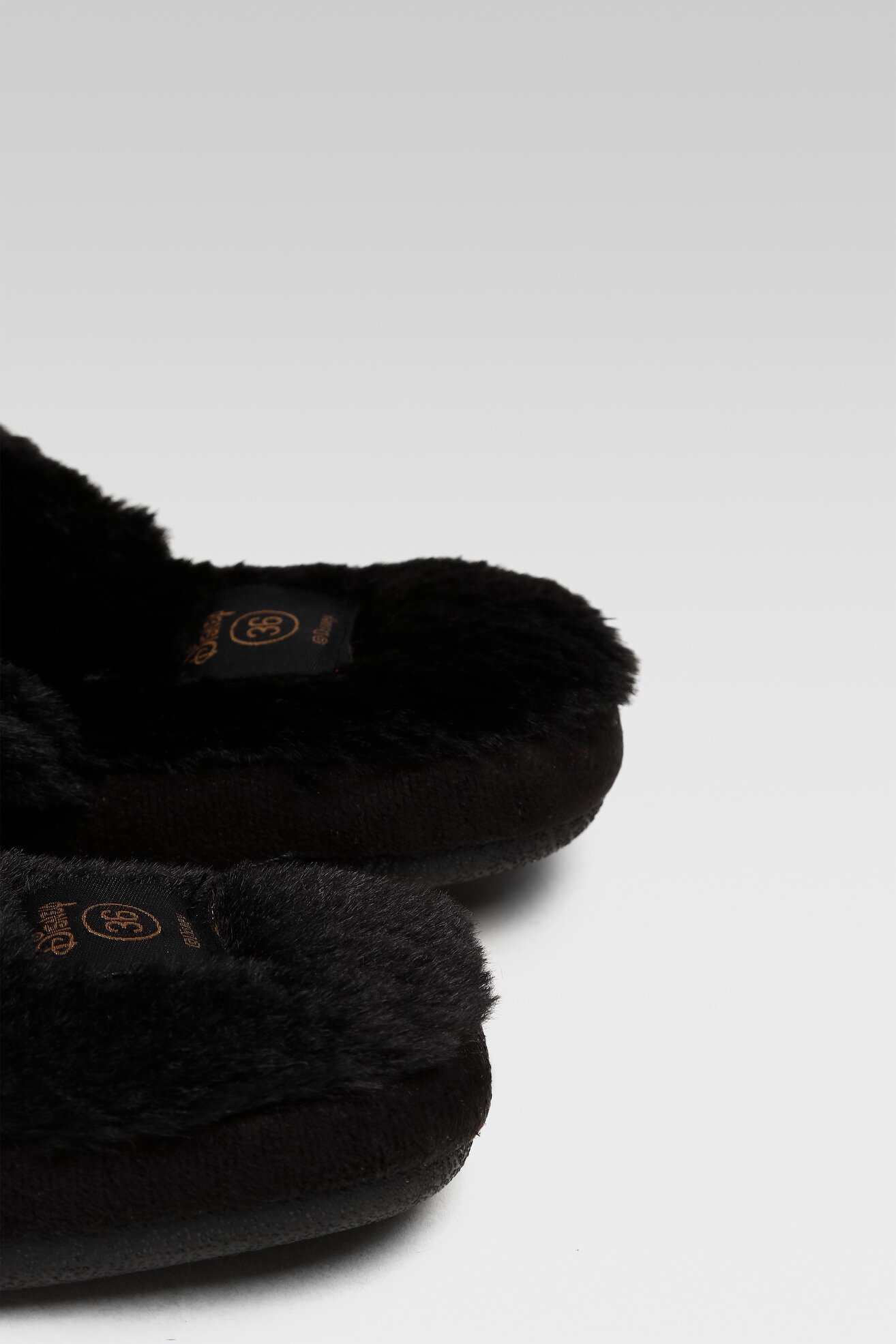 Papuci de casă Minnie Mouse AW22-125DSTC NEGRU