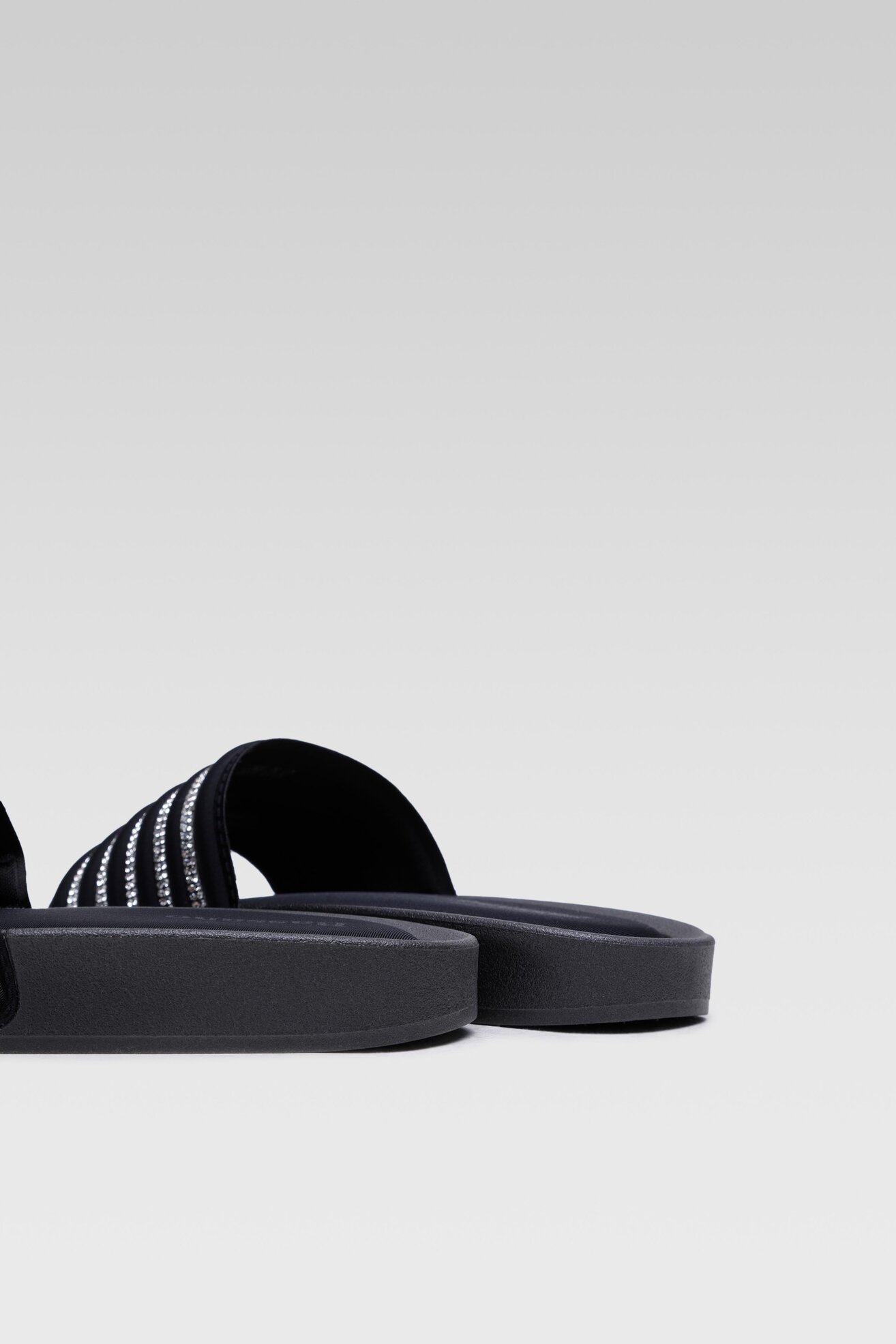 Klapki Bassano WSS20256-25 Czarny