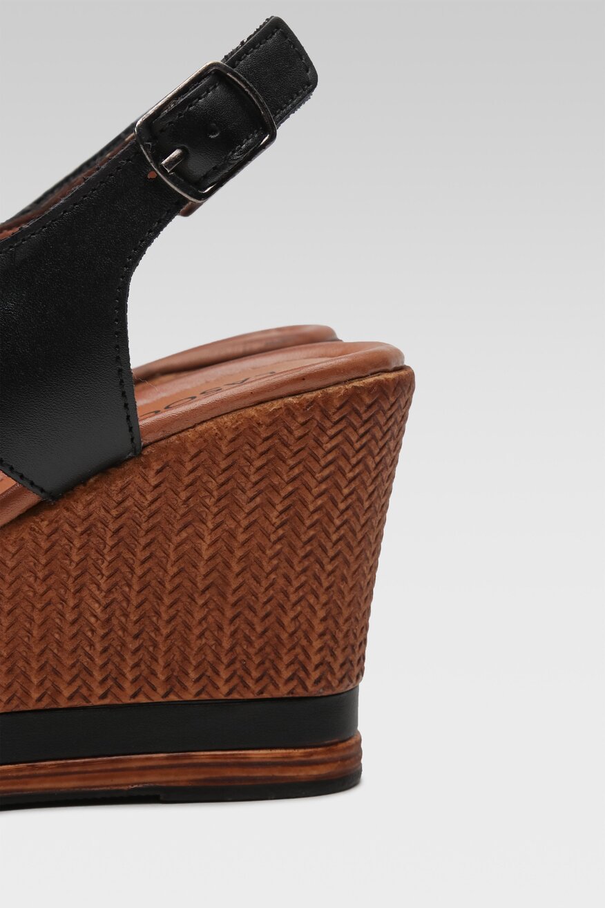 
                Lasocki - Skórzane sandały czarne - 5904862809021