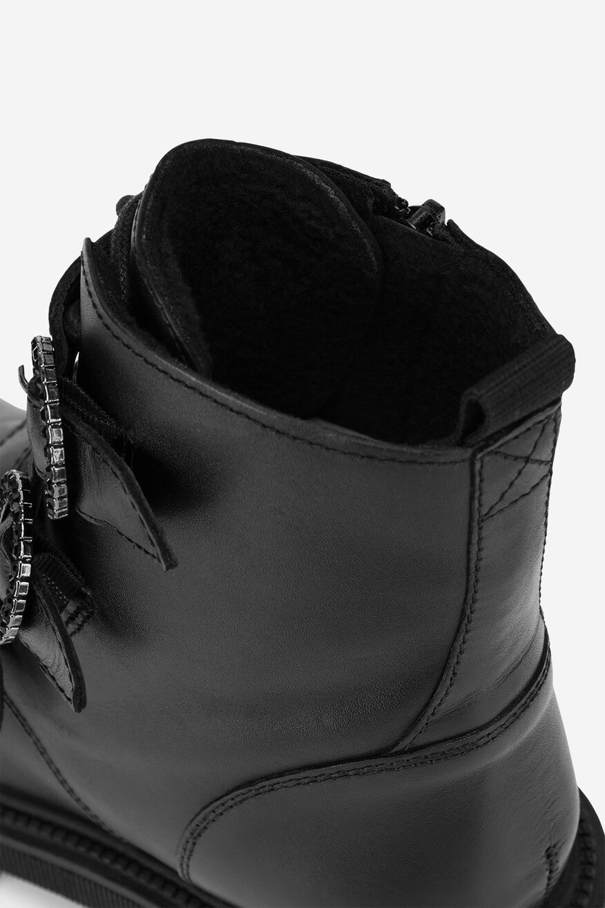 
                Šněrovací vyšší obuv Lasocki Young ČERNÁ - 5905588934592