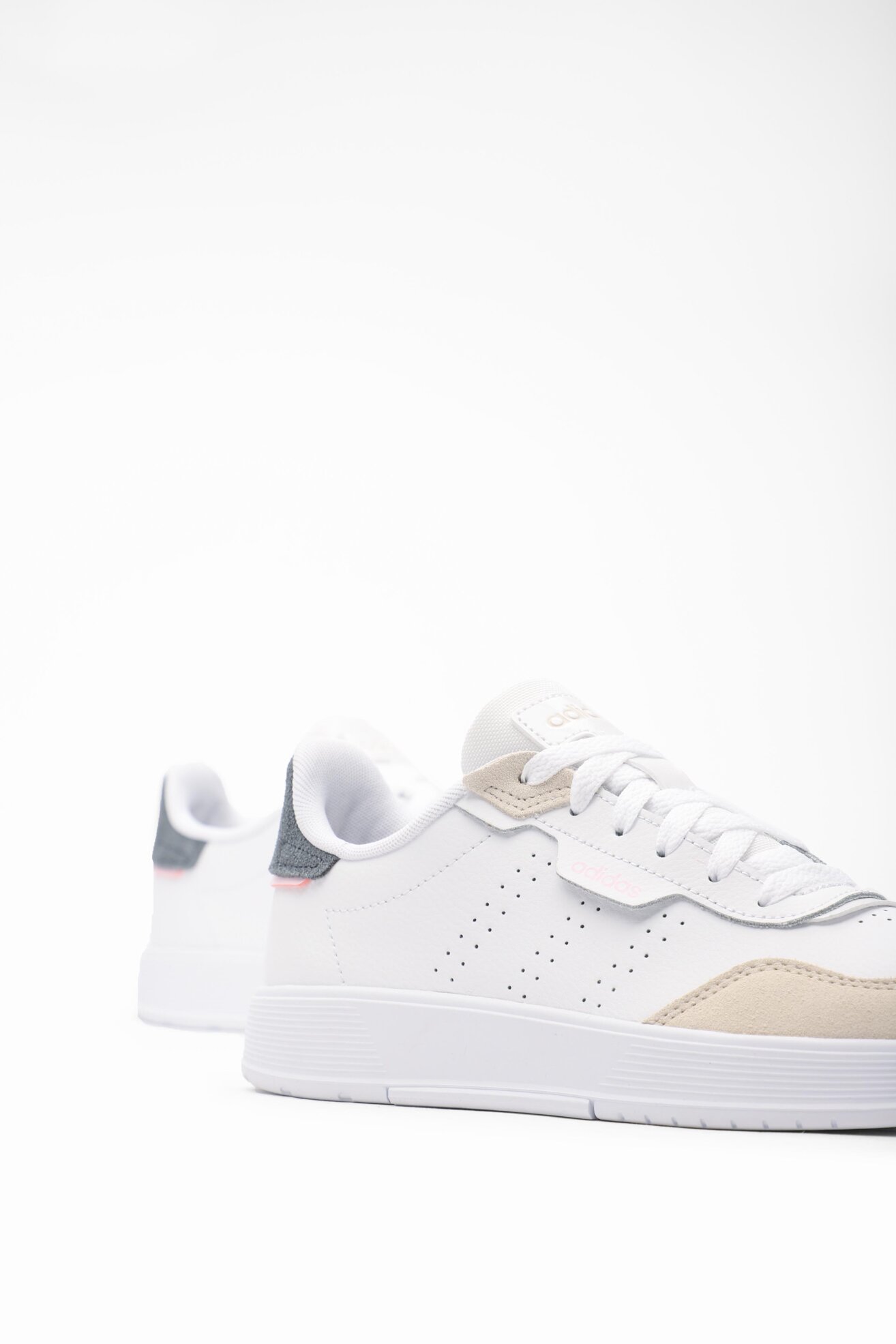 Obuwie sportowe adidas COURTROOK FY9670 Biały