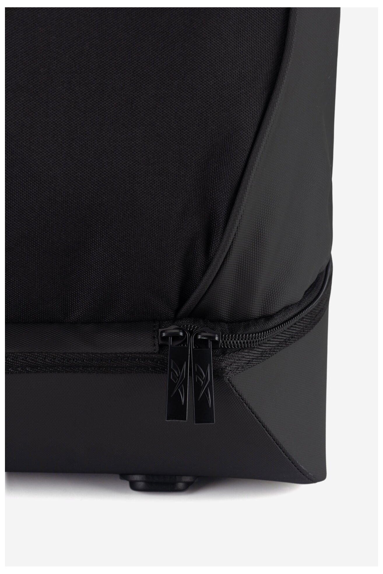 Utazó táska Reebok RBK-011-CCC-05 FEKETE