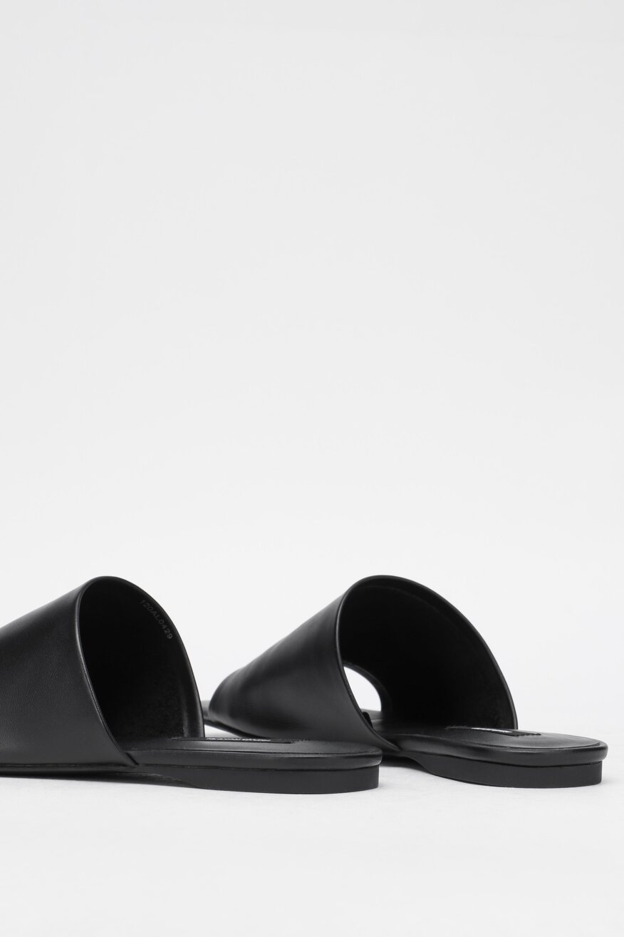 Gino Rossi - Skórzane klapki czarne - 5903698455365