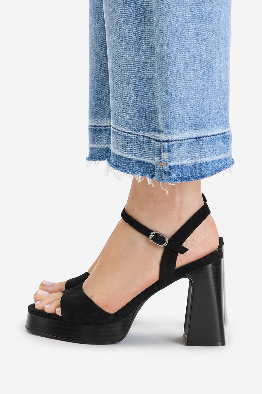 
                Сандалі Jenny ЧОРНИЙ - 5906751669532