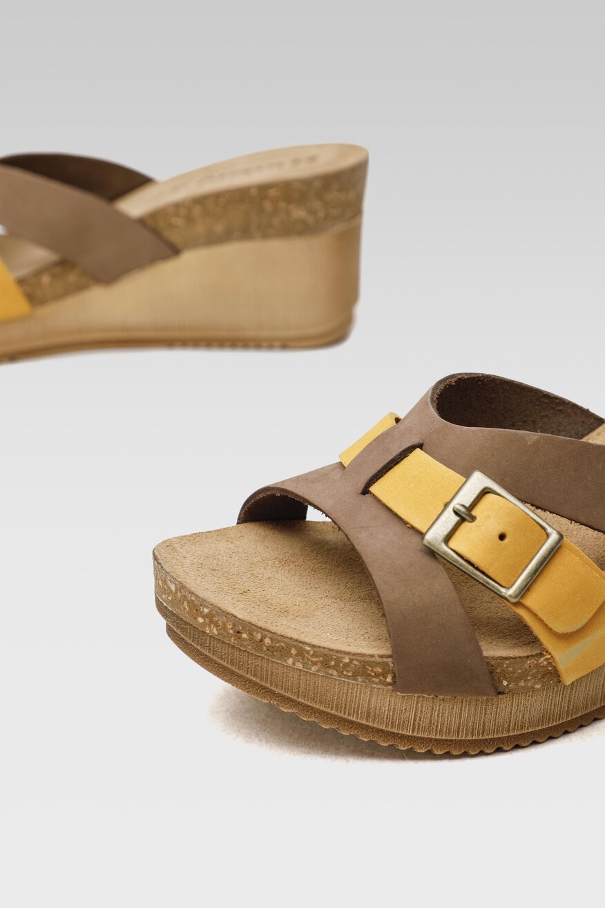 Inblu - Skórzane klapki brązowe - 5904248623562