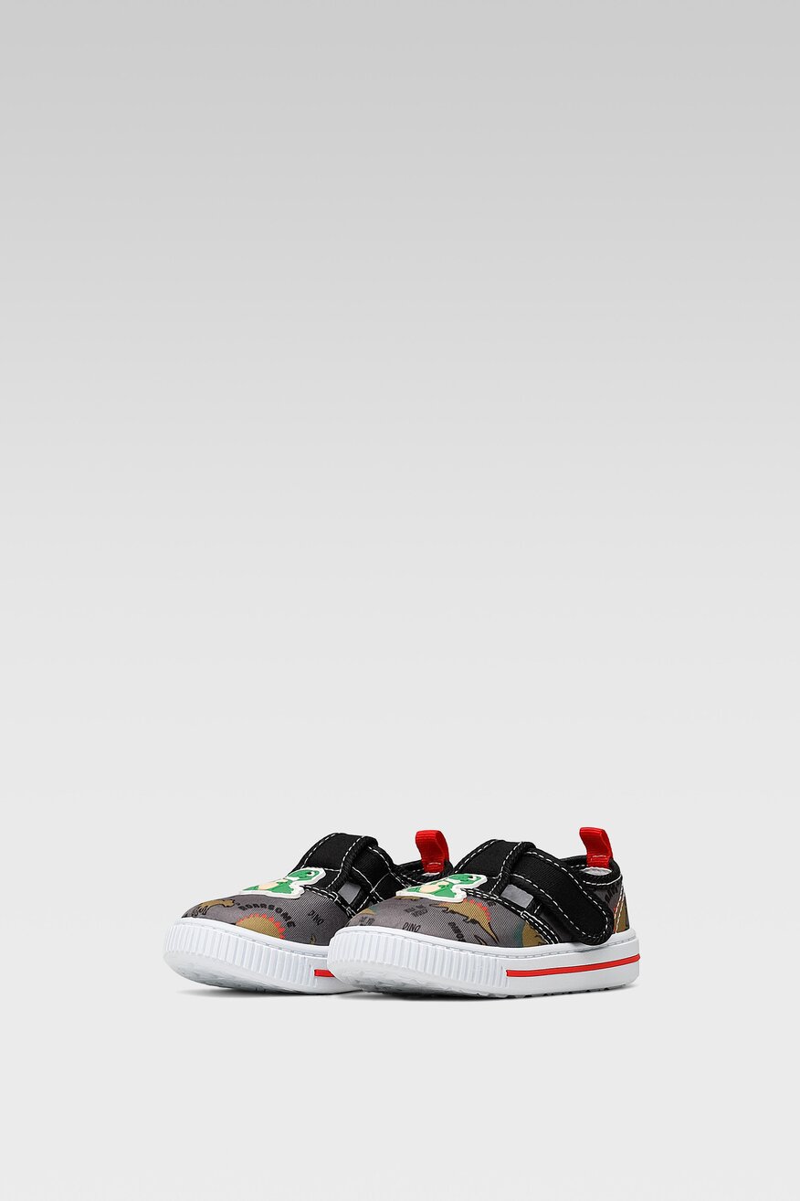 
                Action Boy - Kapcie z naszywkami czarne - 5904248256432