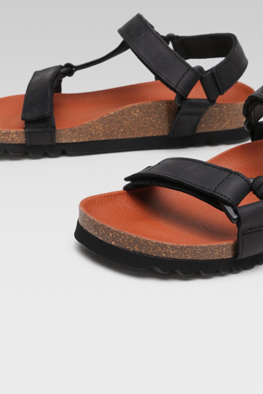 
                Scholl - Skórzane sandały czarne - 5903698408156