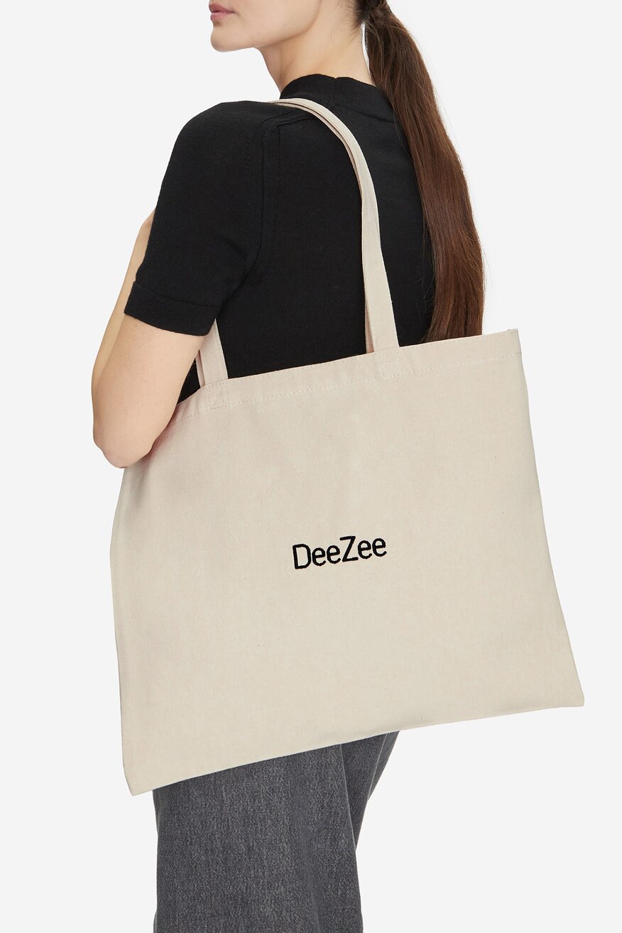 
                Дамска чанта DeeZee БЕЖОВ - 5904410861310