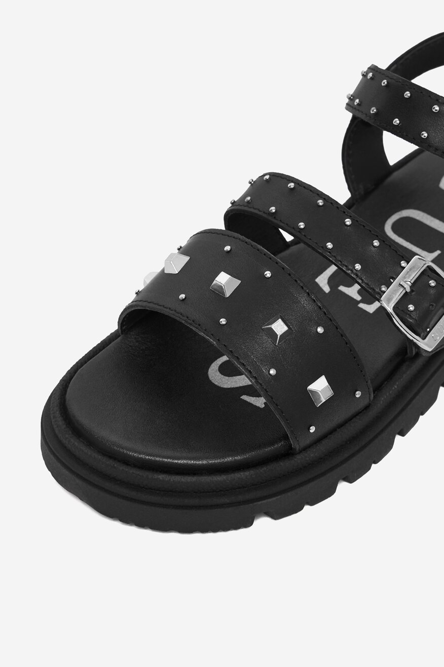 
                Sandale GUESS CRNA - 5907964000600