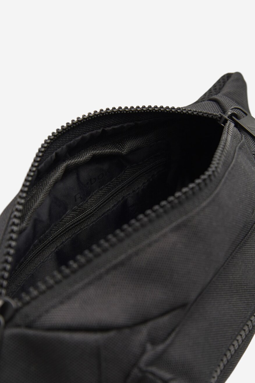 
                Kézitáska Reebok FEKETE - 5905588694885