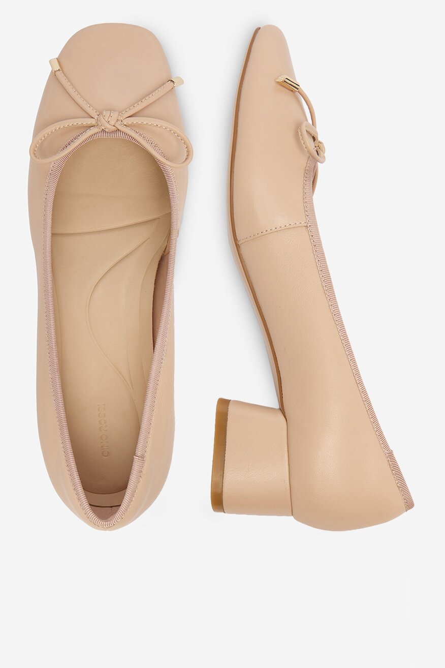 
                Елегантни обувки Gino Rossi БЕЖОВ - 5906751792896