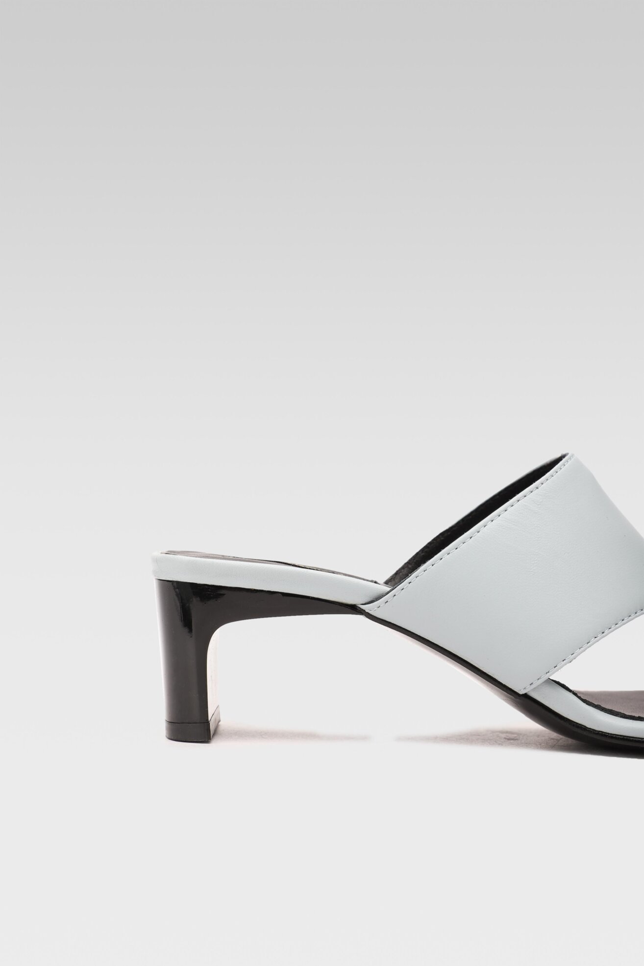 Klapki Gino Rossi P821 Niebieski jasny