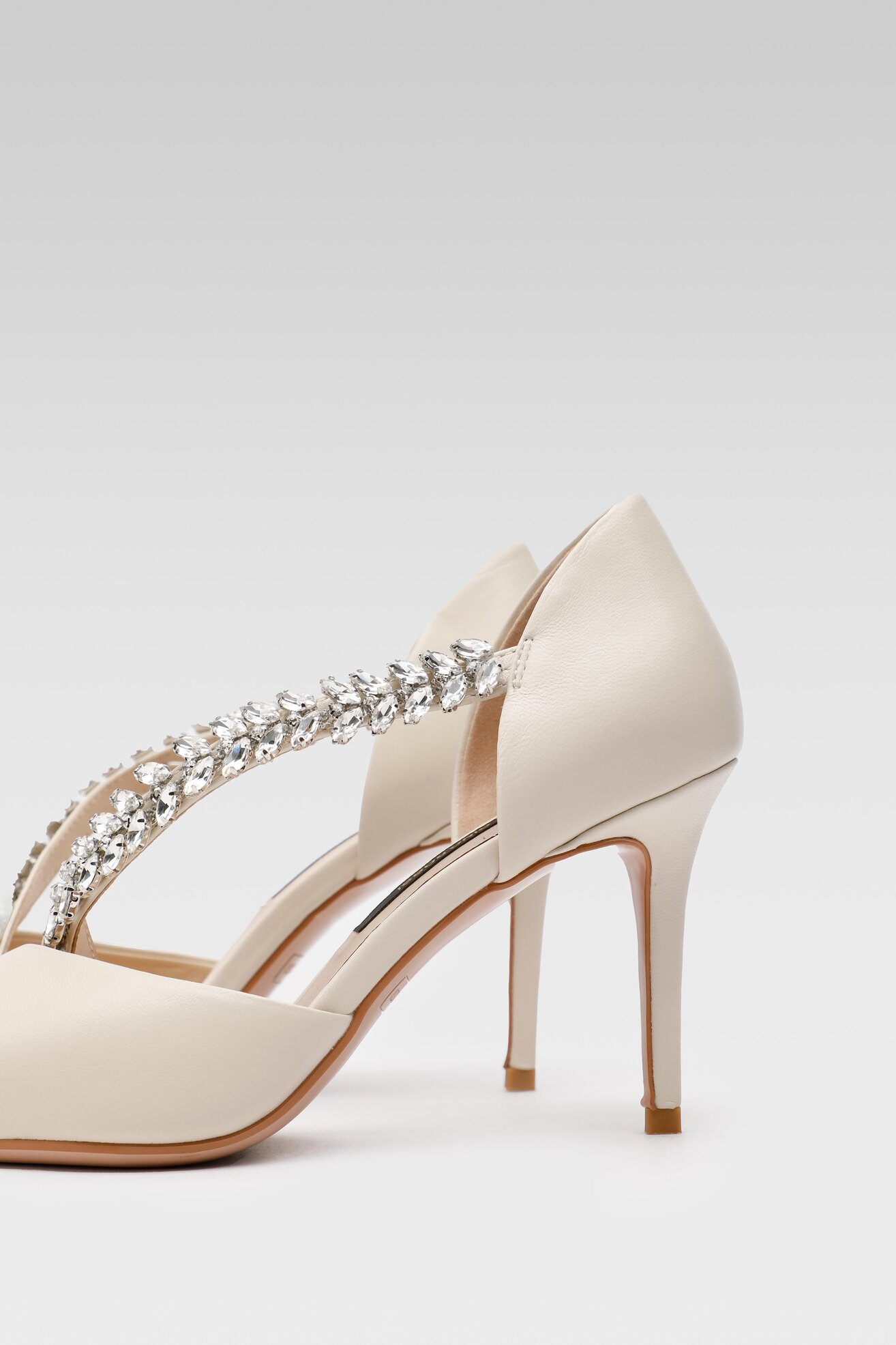 Czółenka Gino Rossi V323-69-1 Beżowy