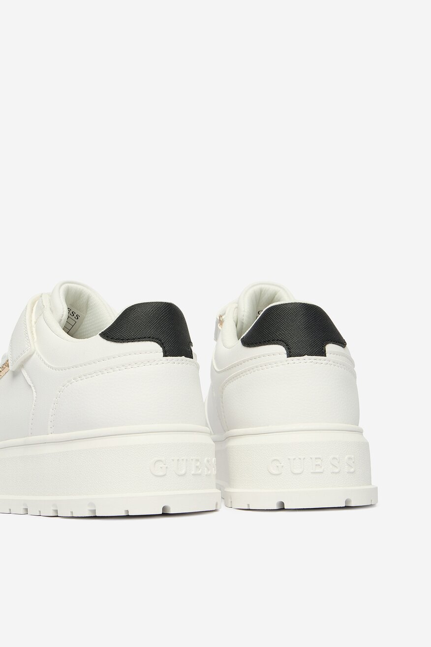 
                        Сникърси GUESS CEOWB-V12-1148 БЯЛ - 5906751757796