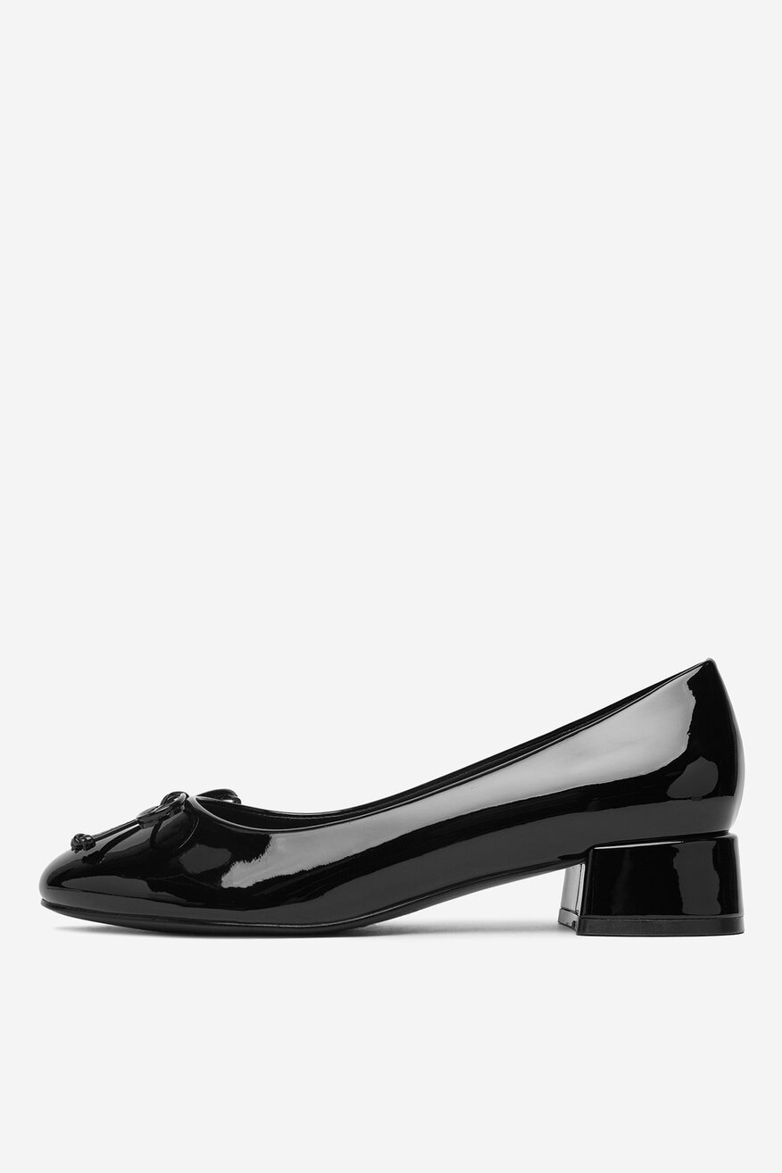 
                Елегантни обувки Jenny ЧЕРЕН - 5906751709429