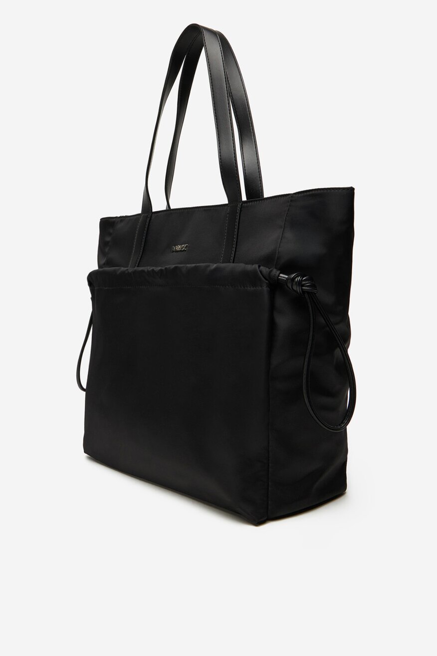 
                Kézitáska Mexx FEKETE - 5906751215470