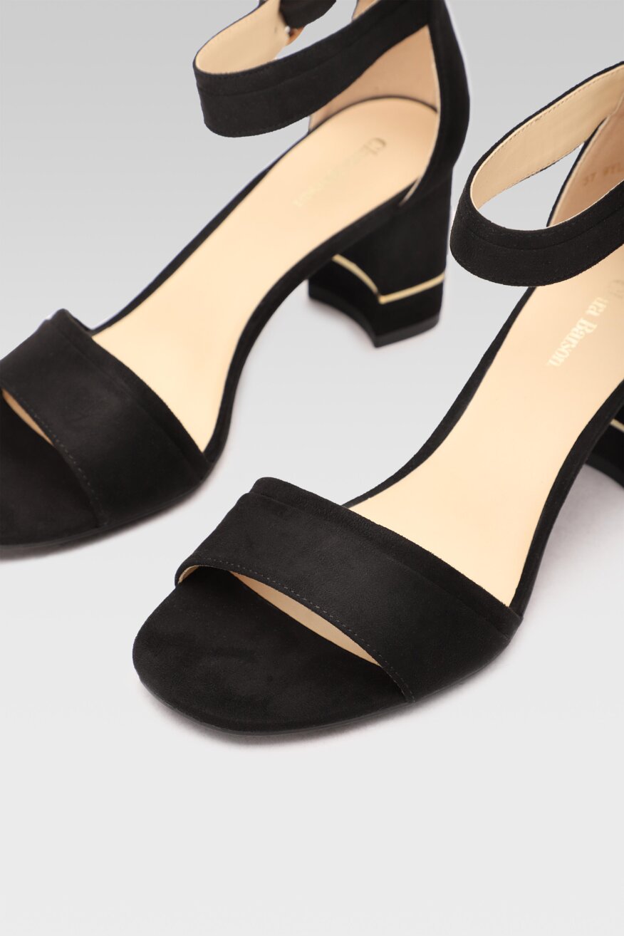 
                Clara Barson - Sandały na obcasie czarne - 5903698360157