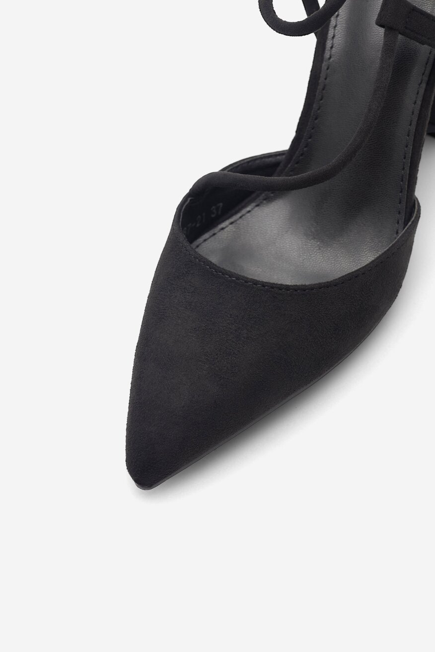 
                Körömcipő DeeZee FEKETE - 5904862972190