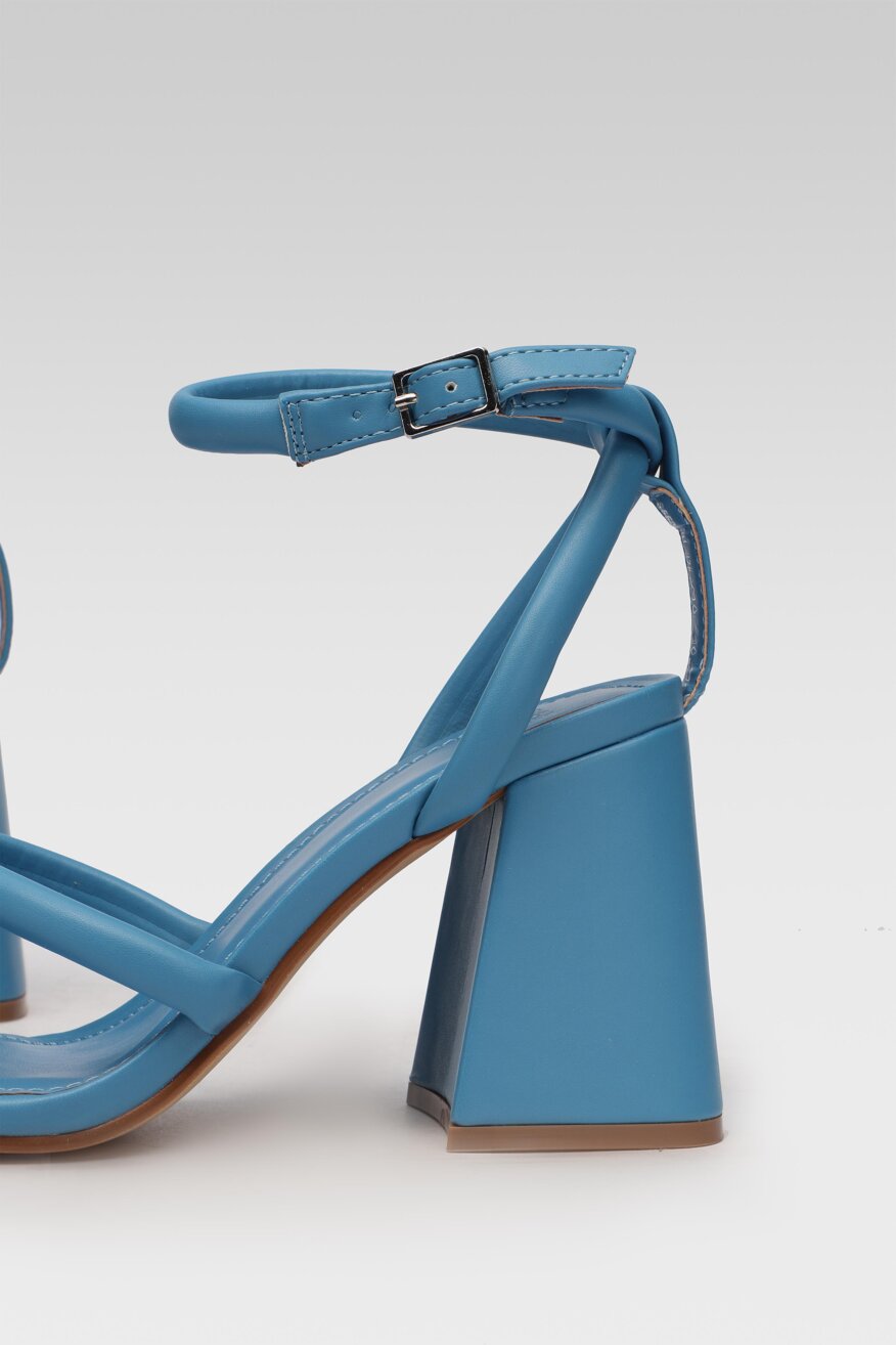 
                Jenny Fairy - Sandały na obcasie niebieskie - 5903698610238