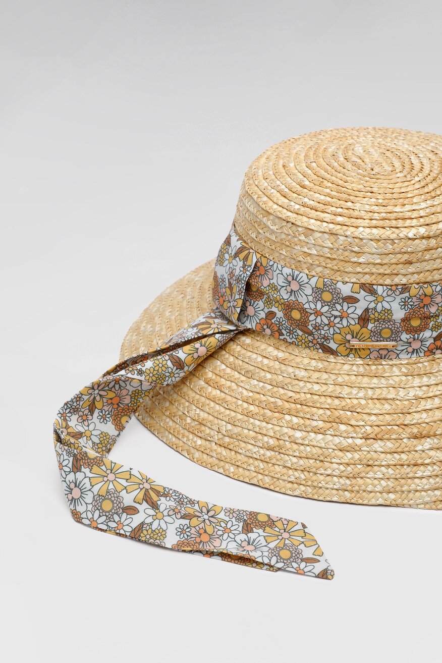 
                CCC&DISNEY - Kapelusz z aplikacją beżowy - 5904248436551