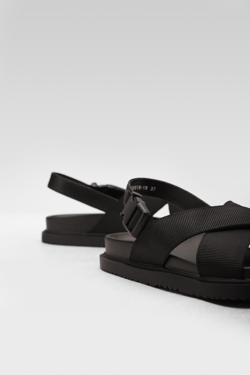 
                Jenny Fairy - Sandały czarne z zatrzaskiem - 5903698640686