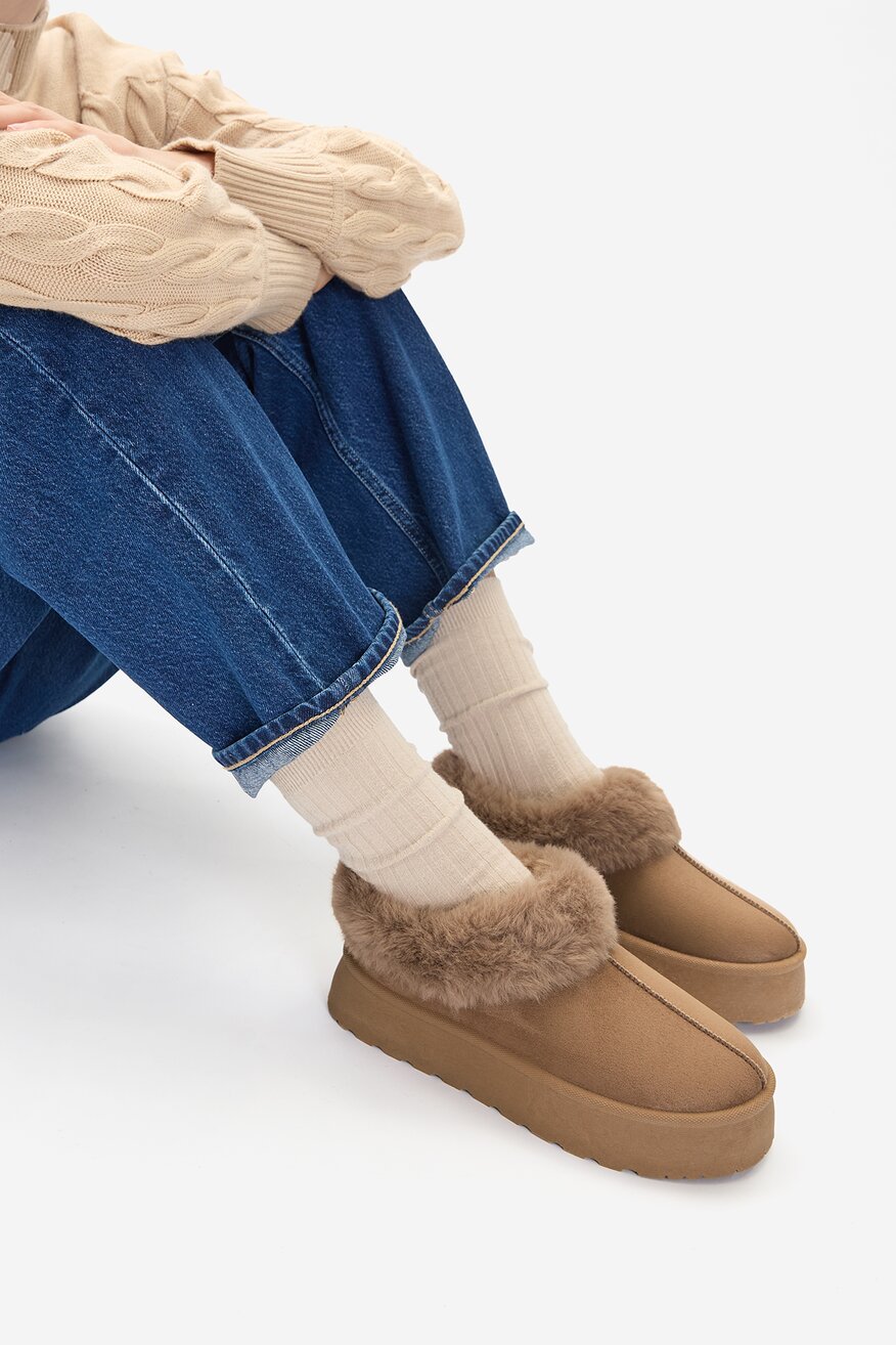 
                Капці Jenny БЕЖЕВИЙ - 5906751382646