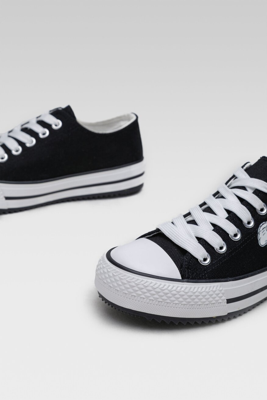 
                Mickey&Friends - Trampki z printem czarne - 5904248448608