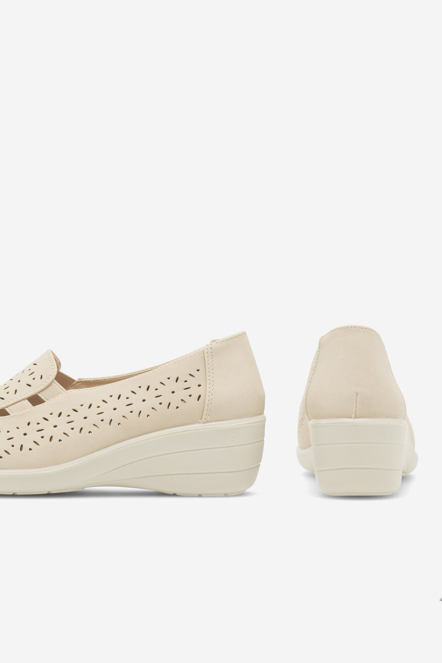 
                Clara Barson - Półbuty na koturnie - 5903698023991