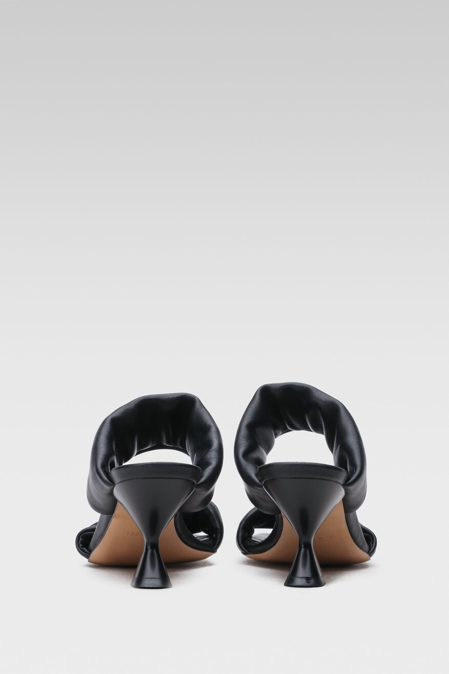 
                Gino Rossi - Skórzane klapki czarne - 5904248394486